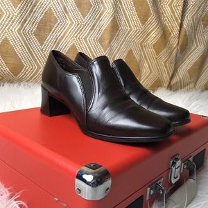 MUNRO Brown Leather Loafers Slip On